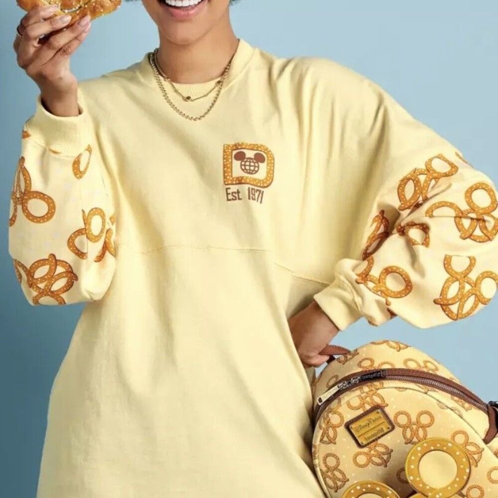 Disney Parks 2022 Scented Mickey Mouse Pretzel Adult Spirit Jersey World sz M - Picture 5 of 14